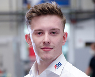 Portraitfoto Matthias Pöchtrager